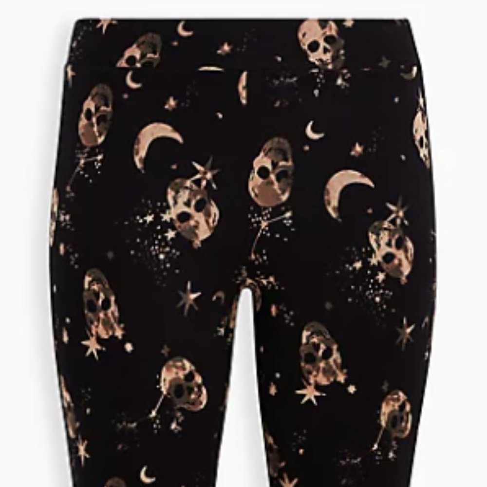TORRID SKULL LEGGINGS NEW IN THE PACKAGE SIZE 5